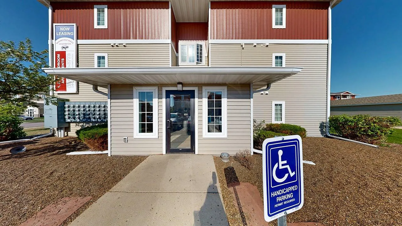 Roosevelt West Apartments — Photo 1