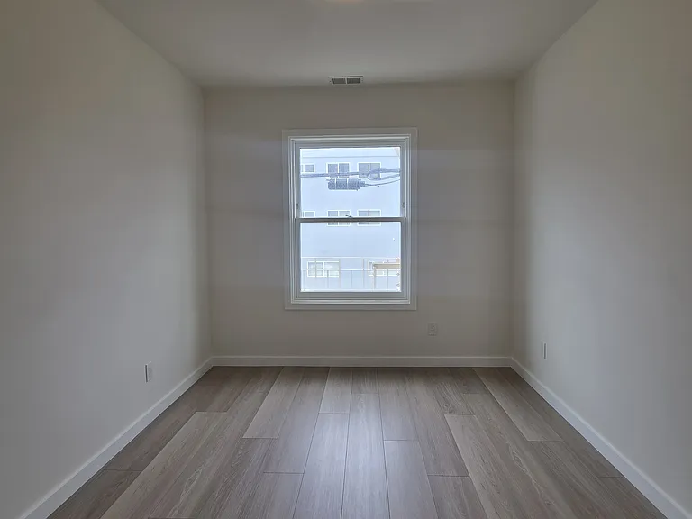 La Playa Apartments — Photo 7