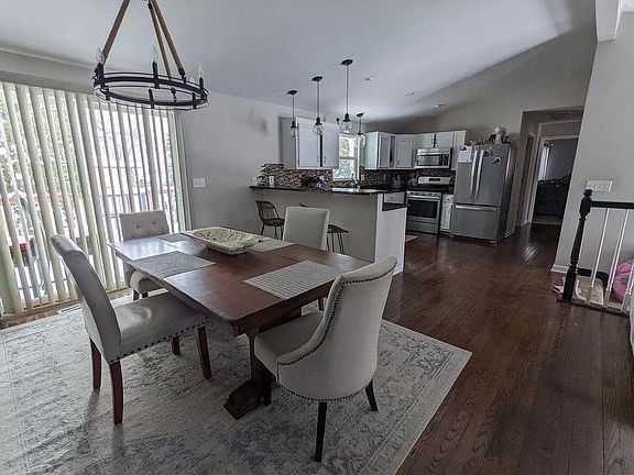 3rd image of 3709 Cherry Hill Dr