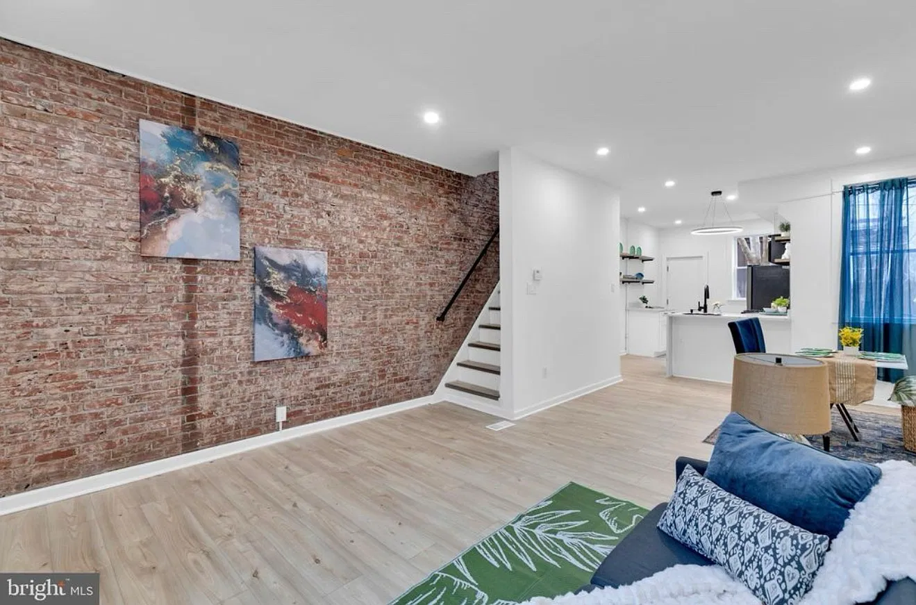 2 bed, 942 sqft, $1,600 — Photo 1