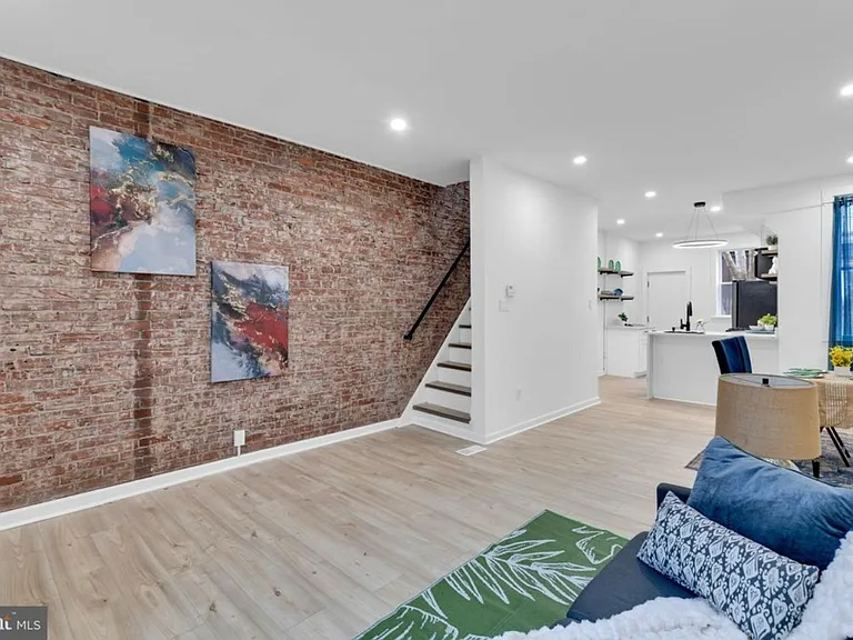 3352 Amber St — Photo 1