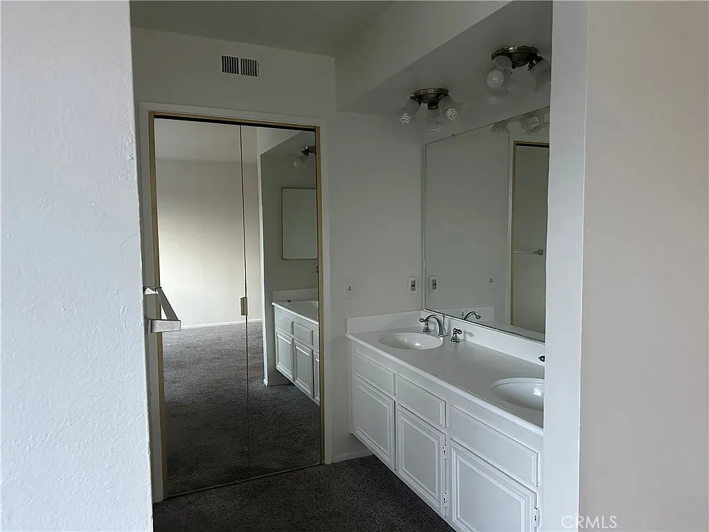2 bed, 2.5 bath, 1483 sqft, $3,600 — Photo 4