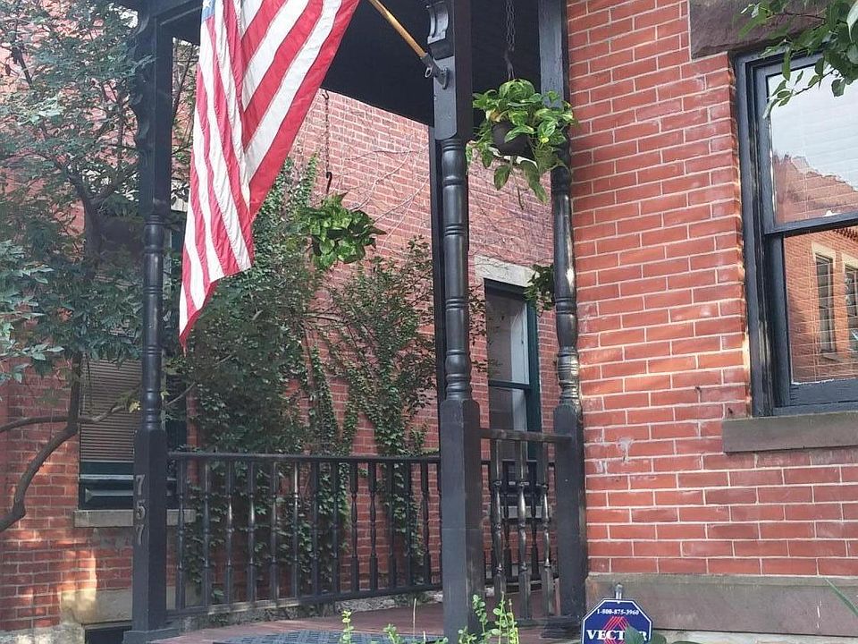 1st image of 757 E Oak St