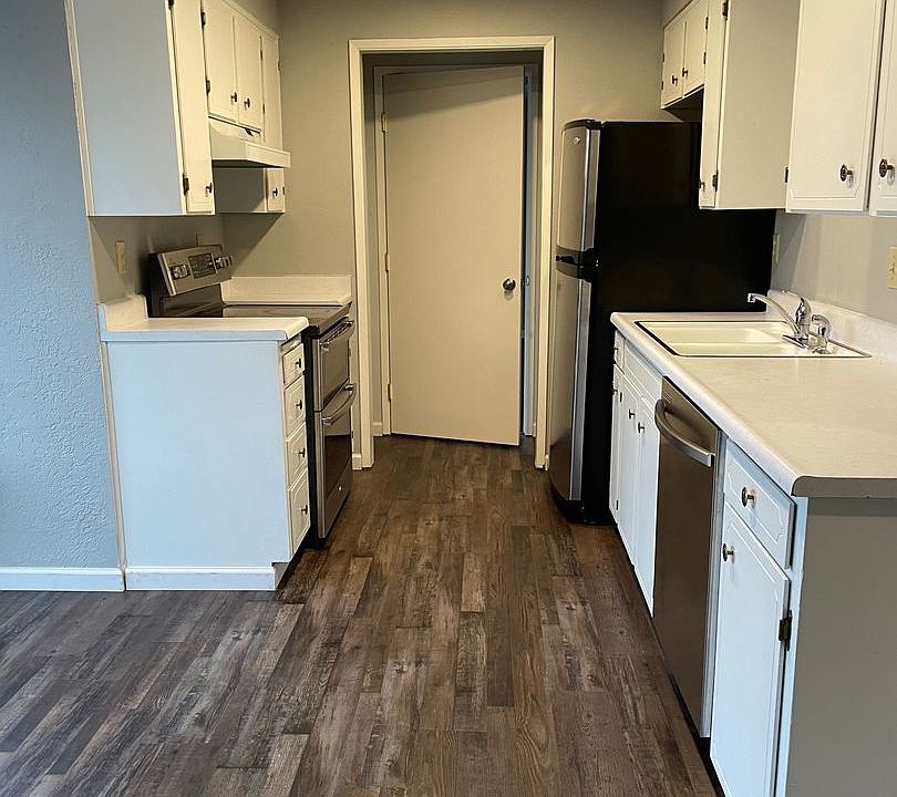 1st image of 301 Crater Lake Ave Ste D