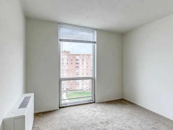 Imperial House, 11900 Edgewater Dr #54eacdf30, Lakewood, OH 44107