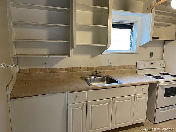 2nd image of 107 Grand Ave #105