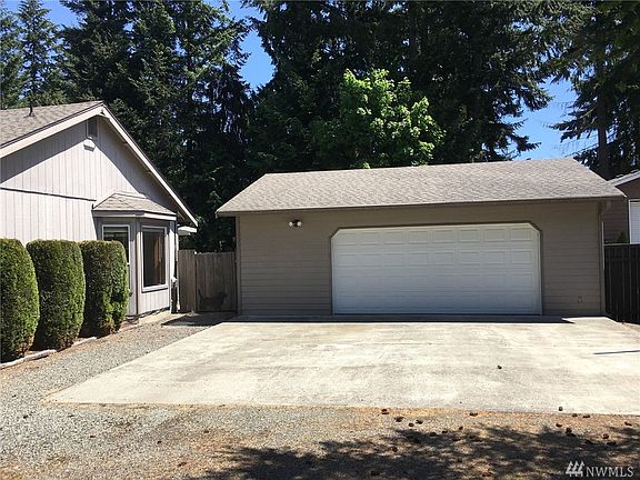 3rd image of 11303 207th Avenue Ct E