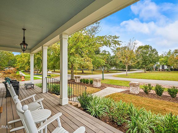 3rd image of 208 Coosaw Point Boulevard
