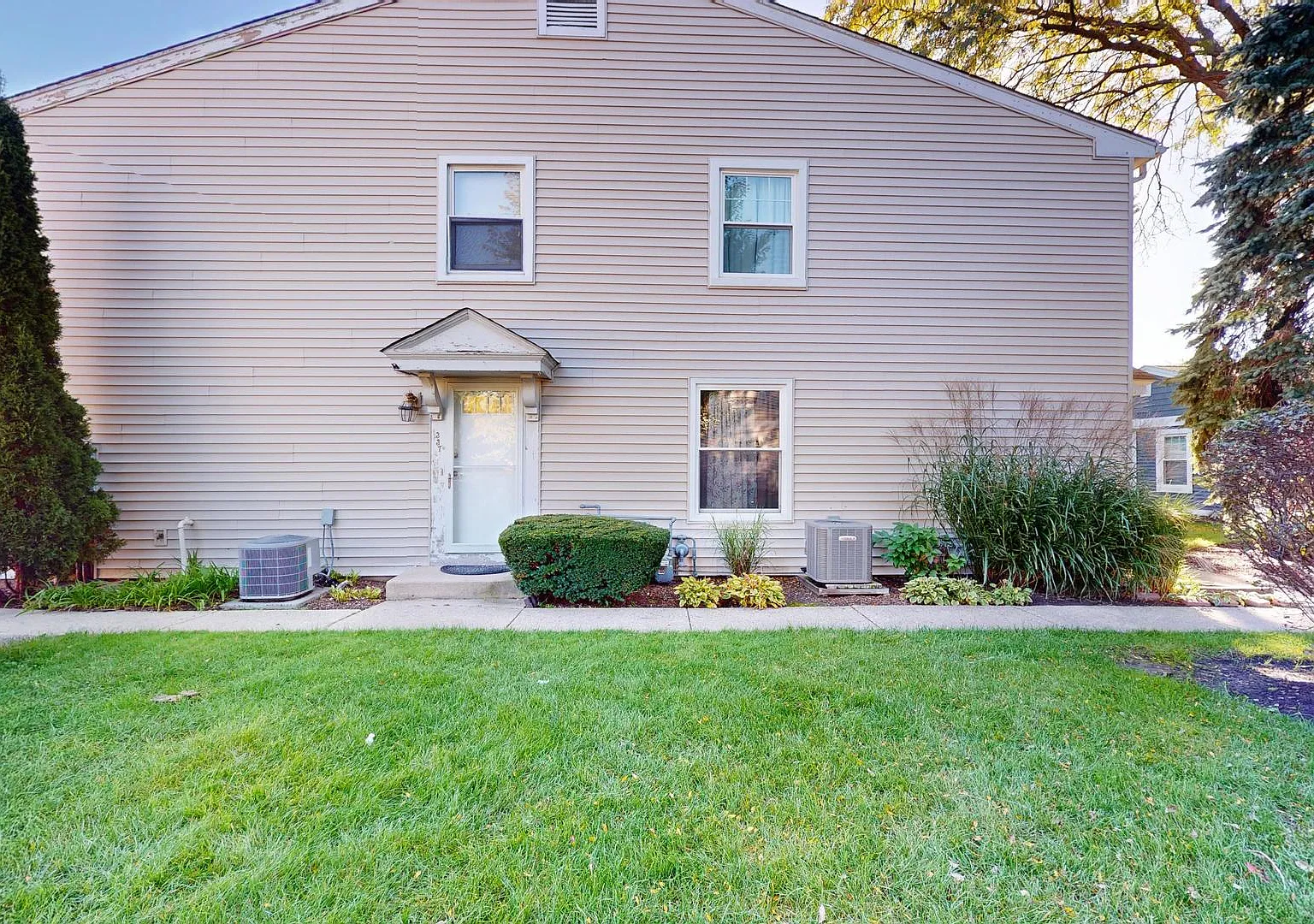 3 bed, 1101 sqft, $2,600 — Photo 2