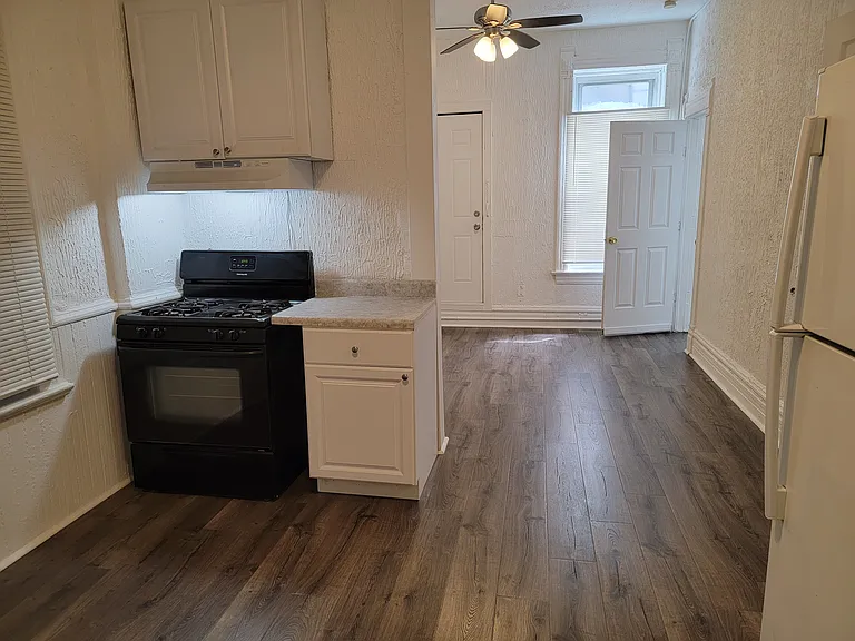 1359 W Walton St #1B — Photo 2