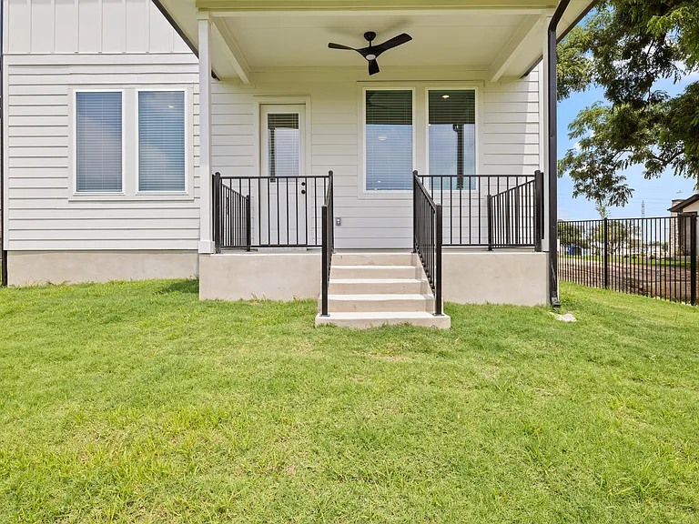 1608 Kit Cir — Photo 31
