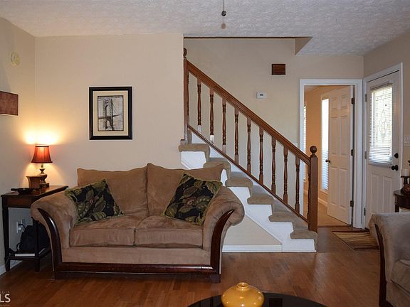 3rd image of 2655 Tucker Dr
