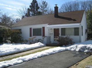 95 Greenwich Dr, Bergenfield, NJ 07621