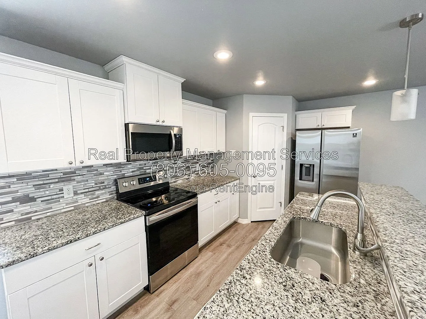 4 bed, 2.0 bath, 1560 sqft, $1,400 — Photo 3