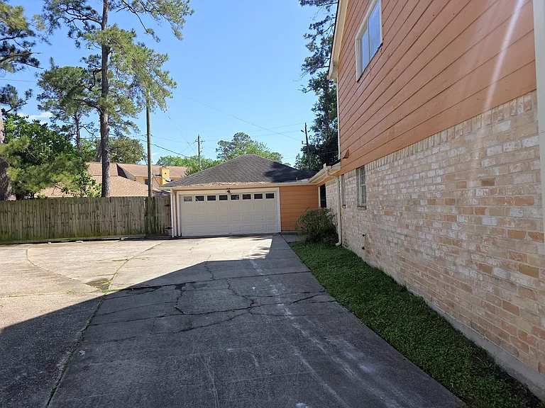 1127 Klamath Ln — Photo 15