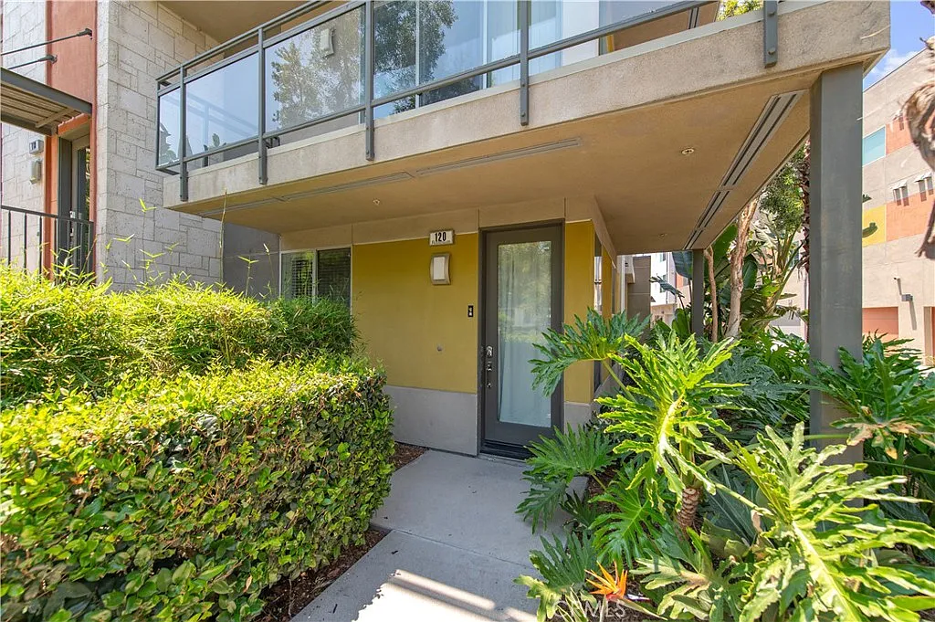 3 bed, 1832 sqft, $4,850 — Photo 1