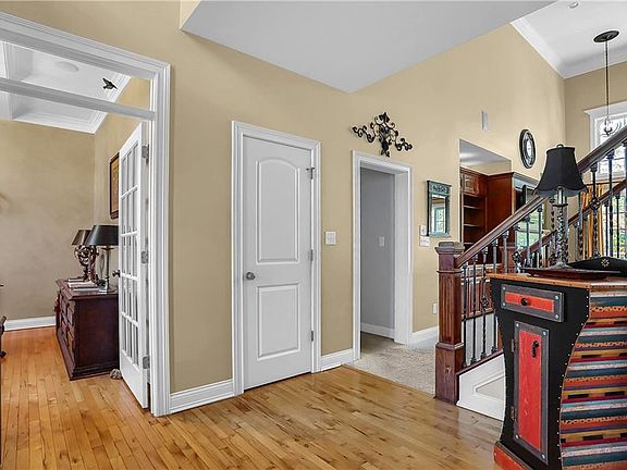 5th image of 6530 Oak Hollow Cir