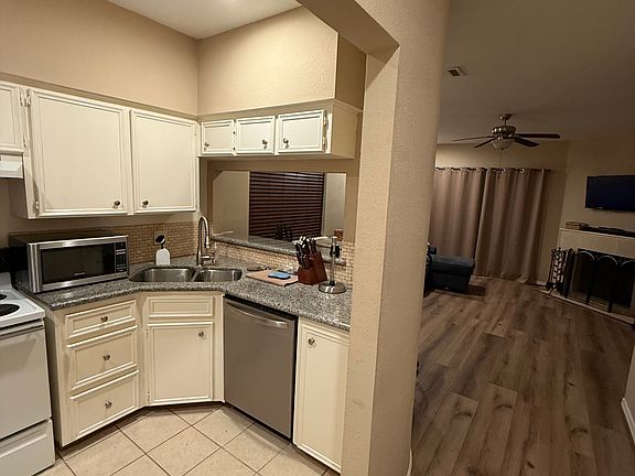 5th image of 430 Lindsey St APT B1