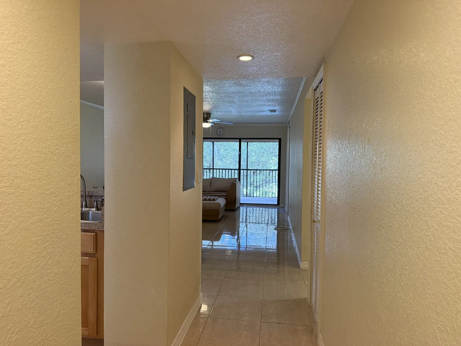 2 bed, 2.0 bath, 1032 sqft, $1,200 — Photo 3