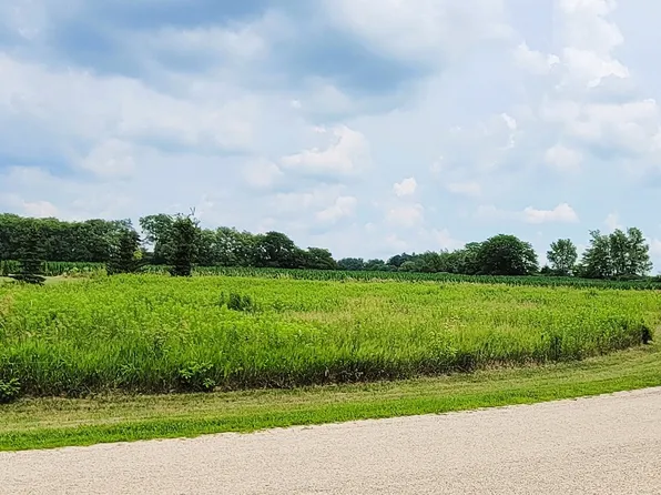 7961 S Tampam Dr, Dixon, IL 61021