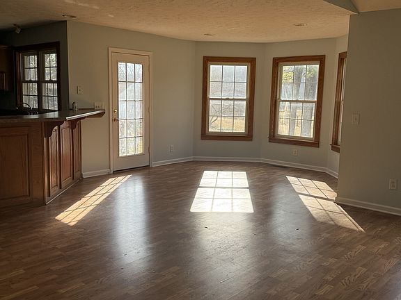 5th image of 313 Murfreesboro Rd