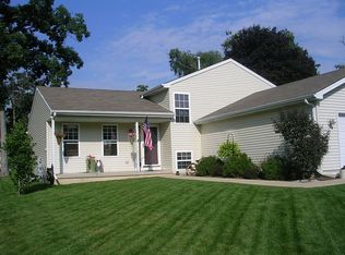 2500 Bonner Ln, Lindenhurst, IL 60046