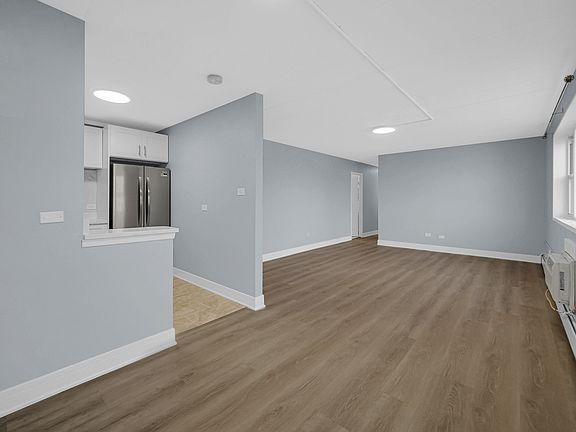 4th image of 6161 N Hoyne Ave APT 302