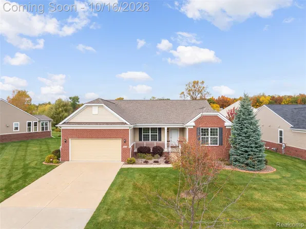 6309 Crystal Downs Dr, Grand Blanc, MI 48439