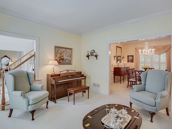 4th image of 1422 Bromley Dr