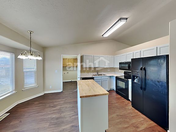 3rd image of 714 W 1960 N