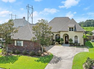8874 Fox Gate Dr, Baton Rouge, LA 70809
