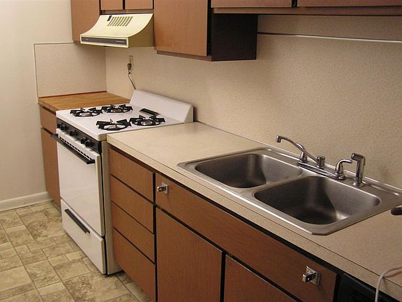 2nd image of 823 1st Ave
