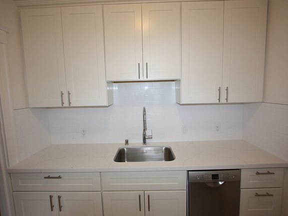 2nd image of 2341 Market St APT 5