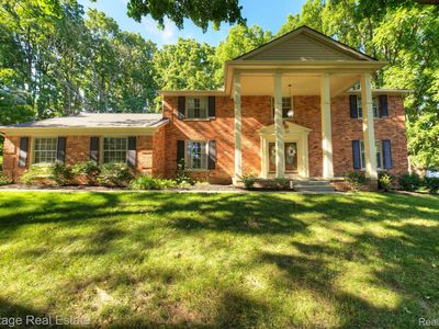 5850 Oakland Valley Dr, Rochester, MI, 48306