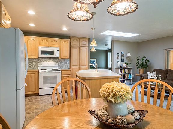 4th image of 1022 E Bedivere Dr #1022