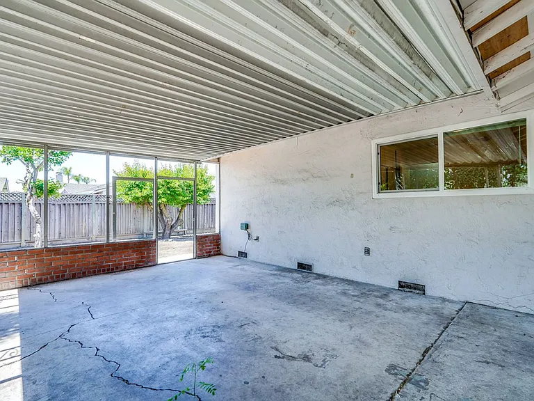 6063 Pineland Ave — Photo 41