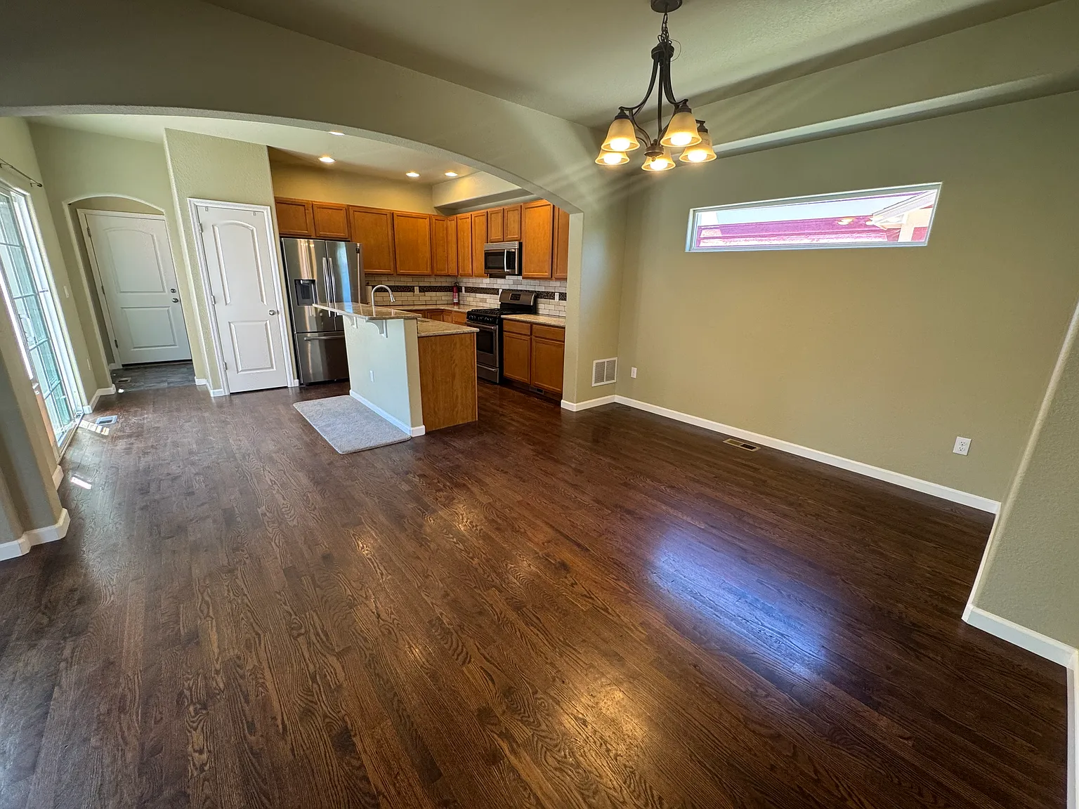 3 bed, 2911 sqft, $3,000 — Photo 2