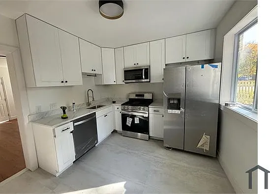5208 Dix St NE — Photo 12