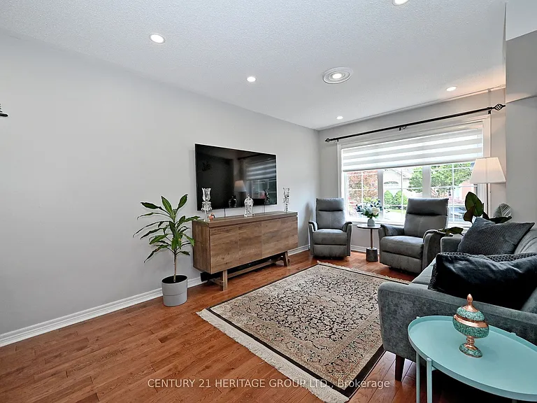 44 Equator Cres — Photo 7