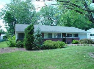 93 New Rd, Kendall Park, NJ 08824