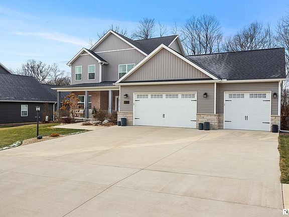 4th image of 111 Rosemary Ln