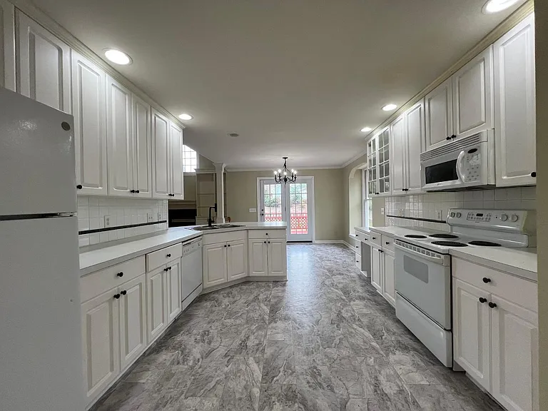 809 Barneswyck Dr — Photo 10