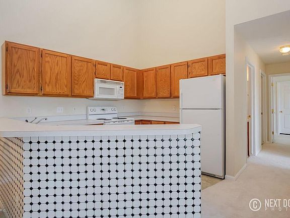 3rd image of 5891 Crosswinds Dr Unit 32