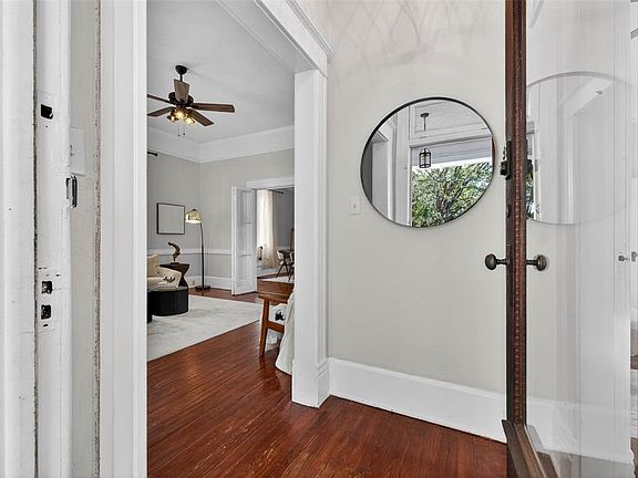 4th image of 306 E Ross Ave
