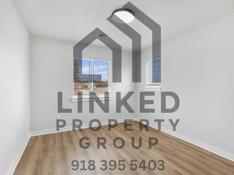 126 E Midway St — Photo 11
