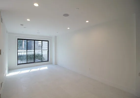 Rented by Elite NY Holdings | media 32