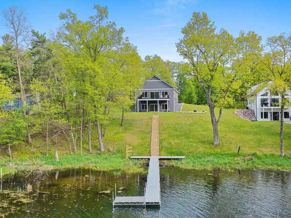 W5066 W Long Lake Rd, Waupaca, WI 54981