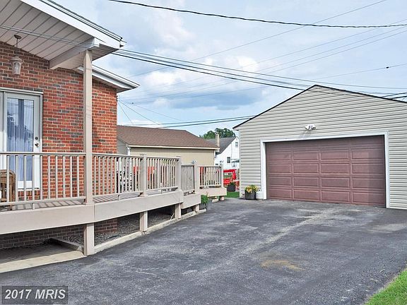3rd image of 6811 Youngstown Ave