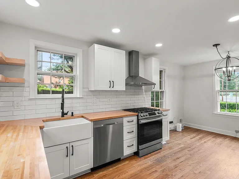 2200 Windham Ln — Photo 12