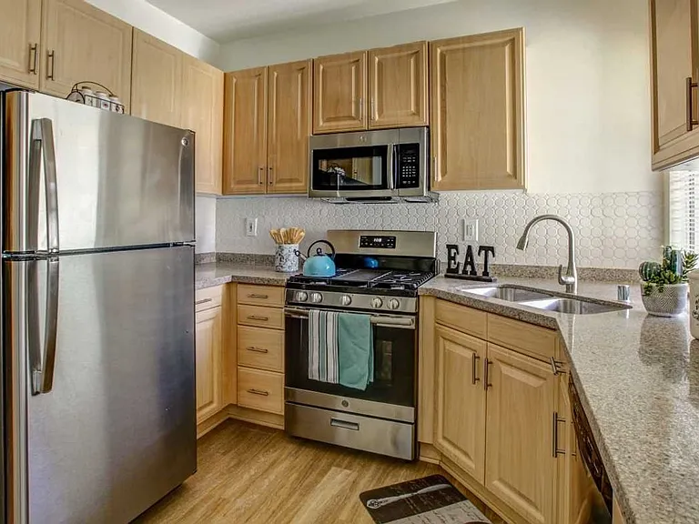 Via Ventura Apartments — Photo 13